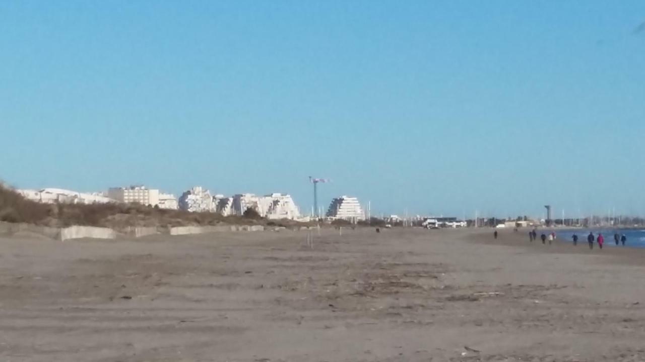 Studio De 25M2 Tout Equipe A 250M Du Bord De Mer La Grande Motte Luaran gambar