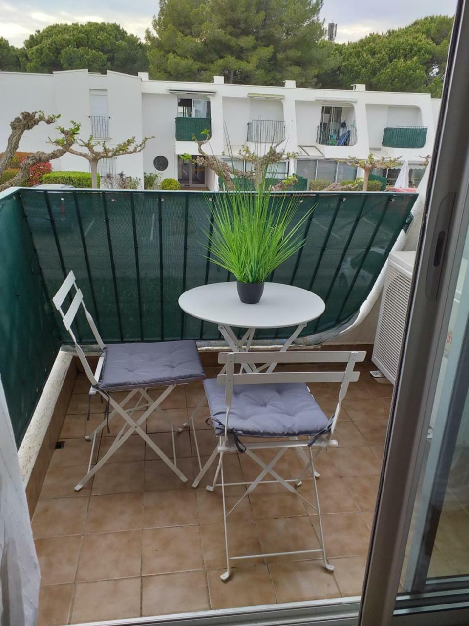 Studio De 25M2 Tout Equipe A 250M Du Bord De Mer La Grande Motte Luaran gambar